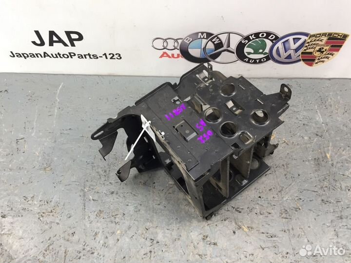 Кронштейн электронных блоков Audi A5 8T cdnc 2011