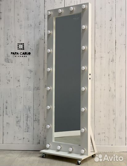 Гримерное зеркало с лампочками