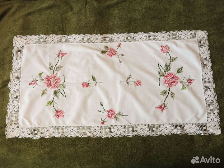 Кружевная вышитая дорожка