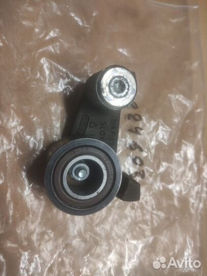 Натяжной ролик ремня грм Вольво V40
