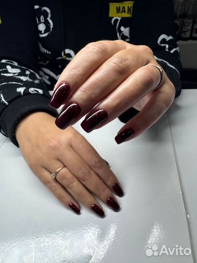 Модель на маникюр