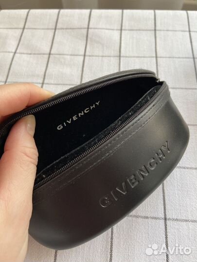 Солнцезащитные очки Sting с чехлом Givenchy