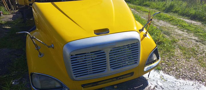 Капот freightliner