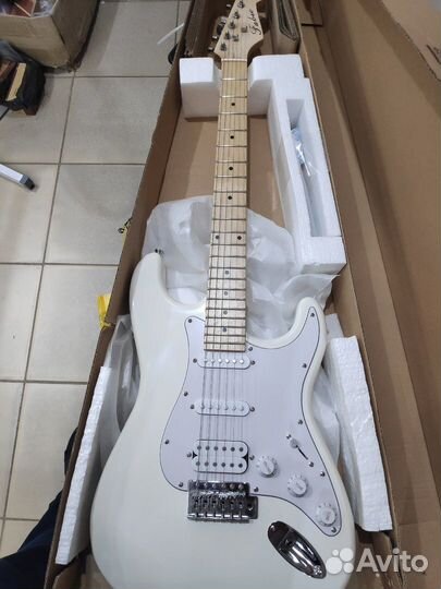 Электрогитара Fabio ST200