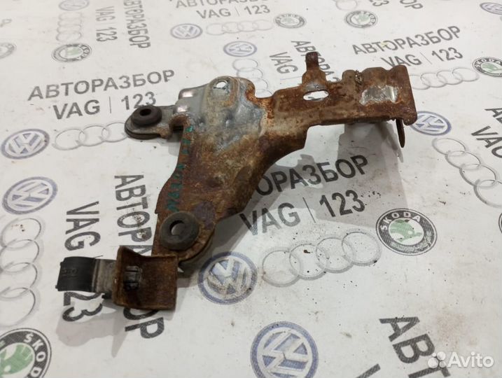 Кронштейн крепления воздушного фильтра Mazda CX-7