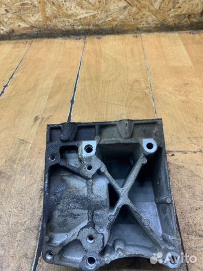 Кронштейн кондиционера Ford Focus 2 shda 2008