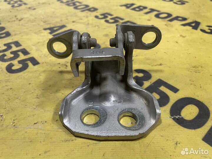 Петля задняя левая верхняя Ford Fusion