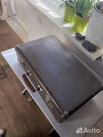 Чемодан старинный