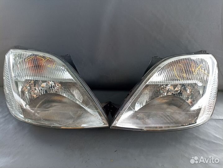 Фара Ford Fiesta 5