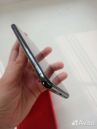 Телефон iPhone 10