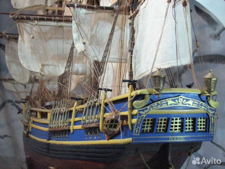Памяти Марлона Брандо модель парусника Баунти