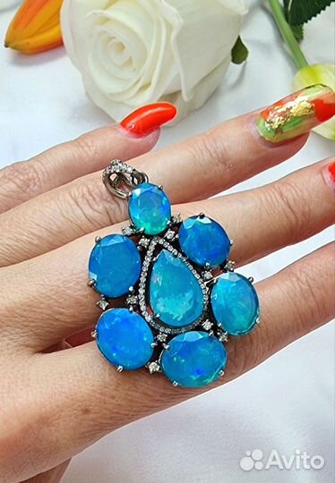 Серебряный кулон с опалами и бриллиантами