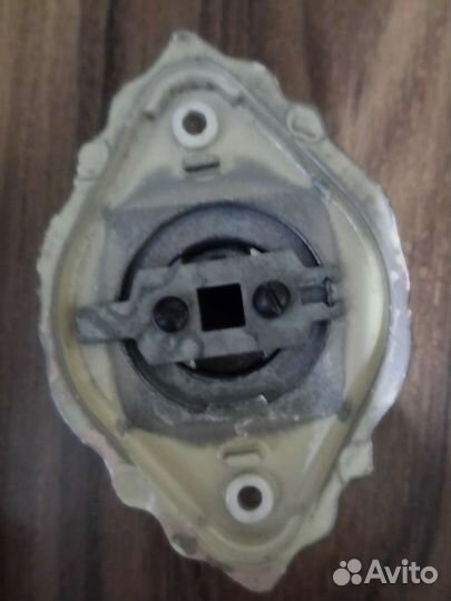 Ручка дверная цвет золотистый