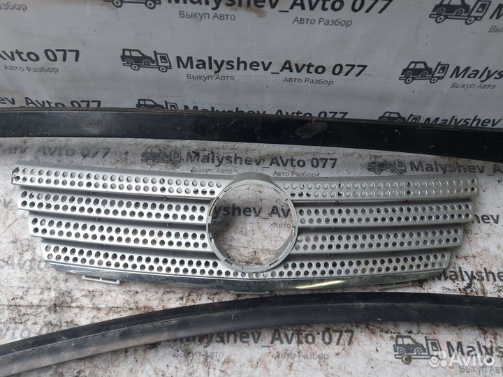 Решетка радиатора Mercedes W203