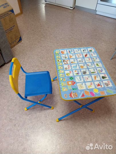 Детский столик и стульчик