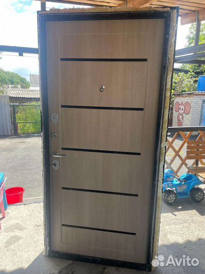 Дверь входная металлическая