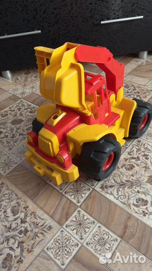 Эксковатор игрушка