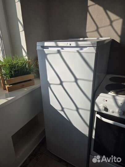 Холодильник Бирюса