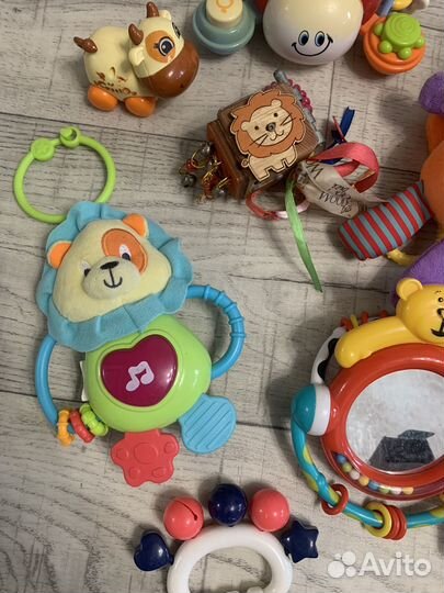 Развивающие игрушки для малышей пакетом