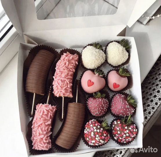 Клубника в шоколаде на 14 февраля на 8 марта