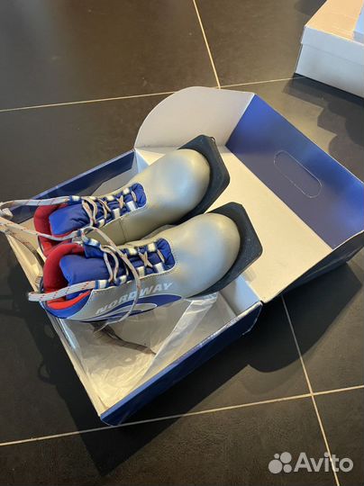 Лыжные ботинки