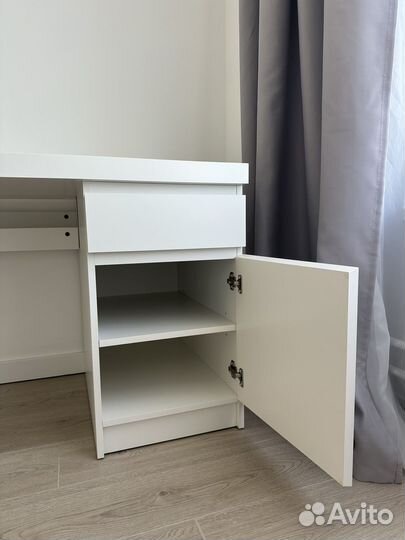 Письменный стол IKEA белый