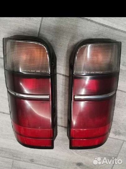 Фонари задние Toyota Hiace (H100)