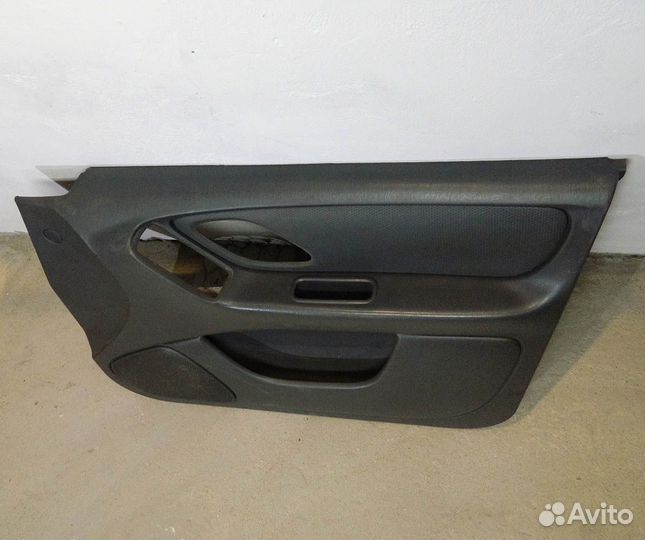 Обшивка двери передней правой Ford Escape 03г