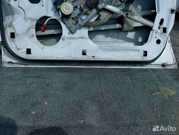 Передняя правая дверь Dodge Interpid