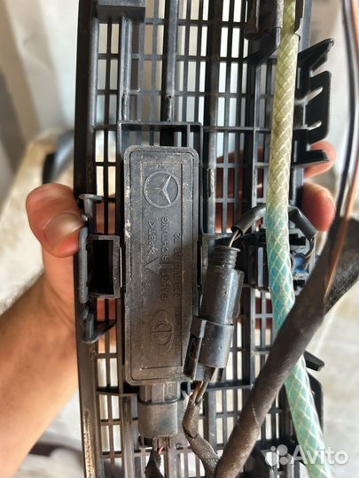 Решетка с капота mercedes s500