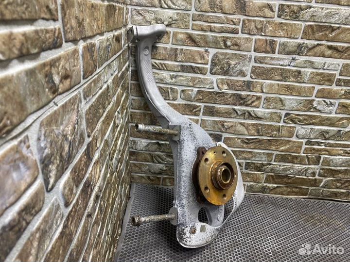 Цапфа/кулак поворотный передний правый Porsche Mac