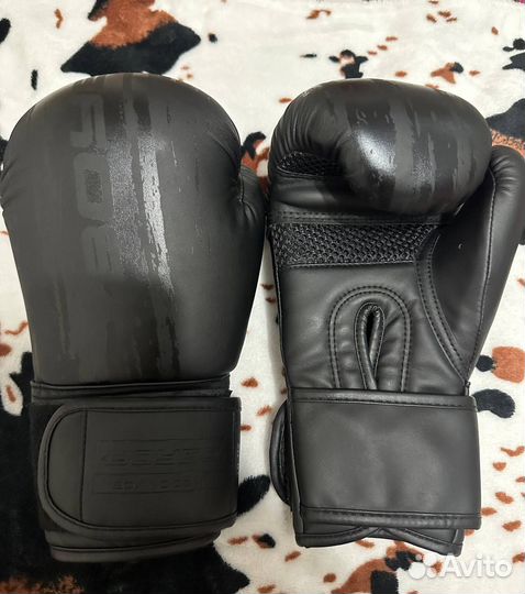 Боксерские перчатки