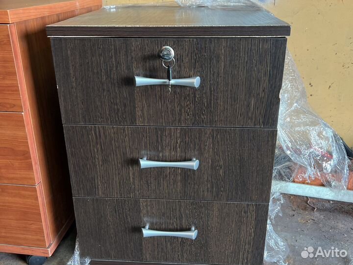 Тумбочки офисные