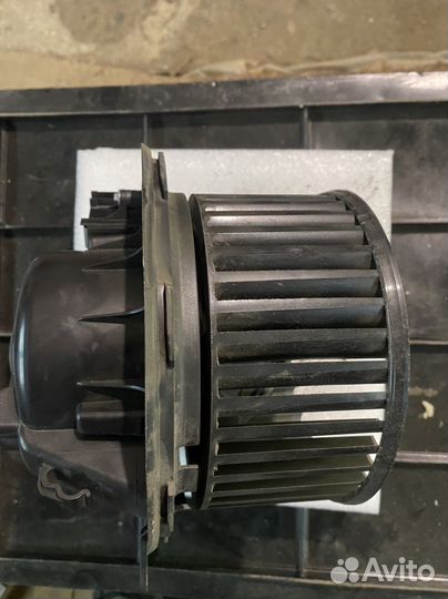 Skoda моторчик печки отопителя