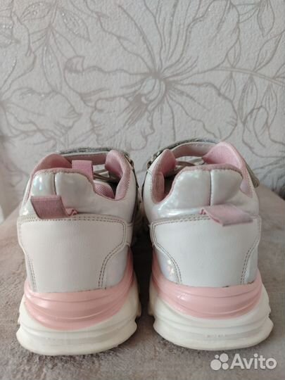 Кроссовки для девочки