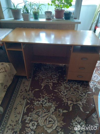 Компьютерный стол