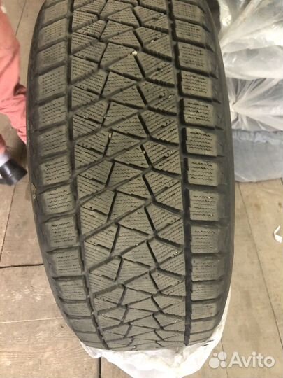 Bridgestone Blizzak DM-V2 235/55 R18