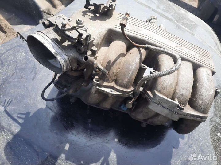 Впускной коллектор Audi 100 (C4) 2.3