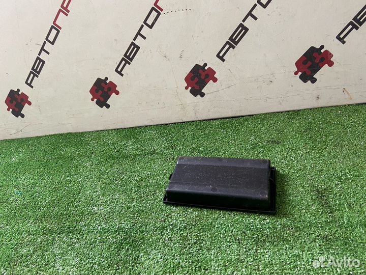 Бардачок консоли Nissan skyline v36