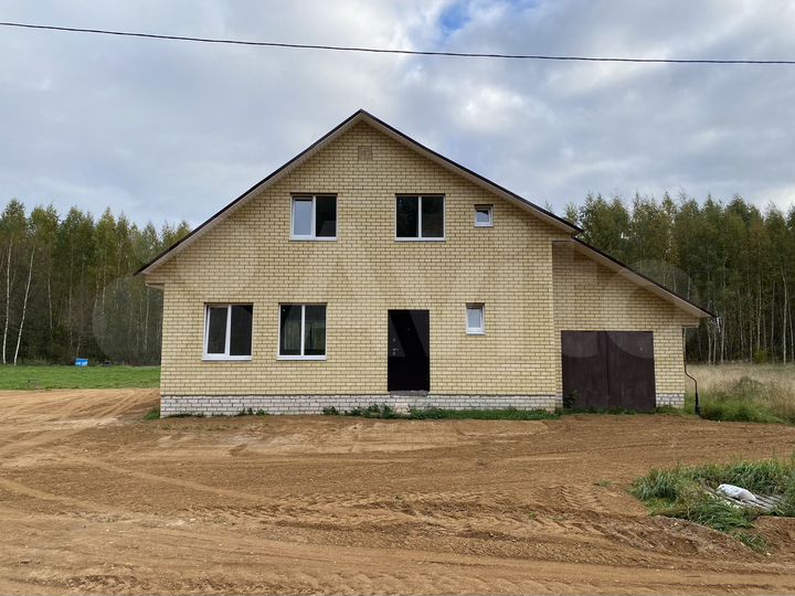 Коттедж 198 м² на участке 15 сот.