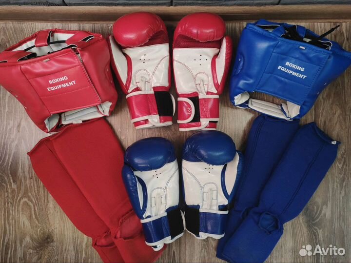 Боксерские перчатки, шлем, защита