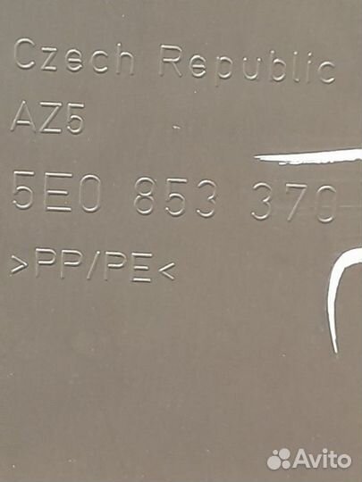 Обшивка средней стойки правая Skoda Octavia A7 1.2