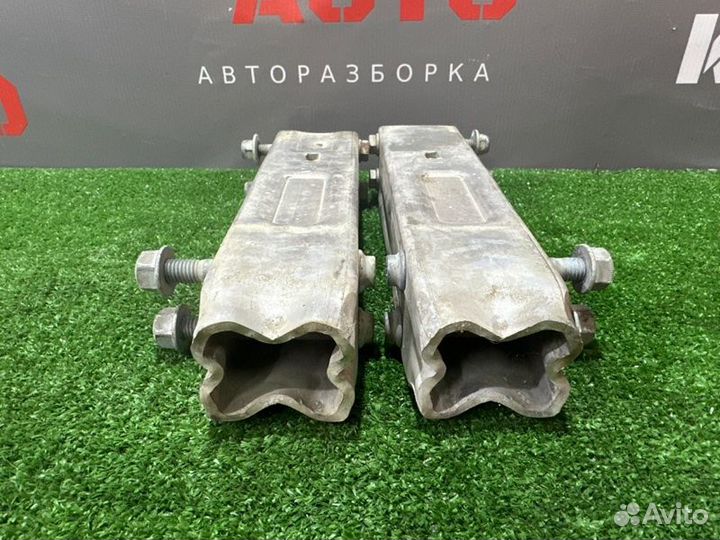 Кронштейн усилителя переднего бампера Audi A6 C6