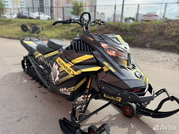 Снегоход BRP Summit X Expert turbo