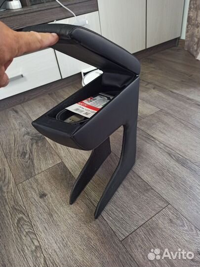 Ремень генератора. Новые свечи. Подлокотник