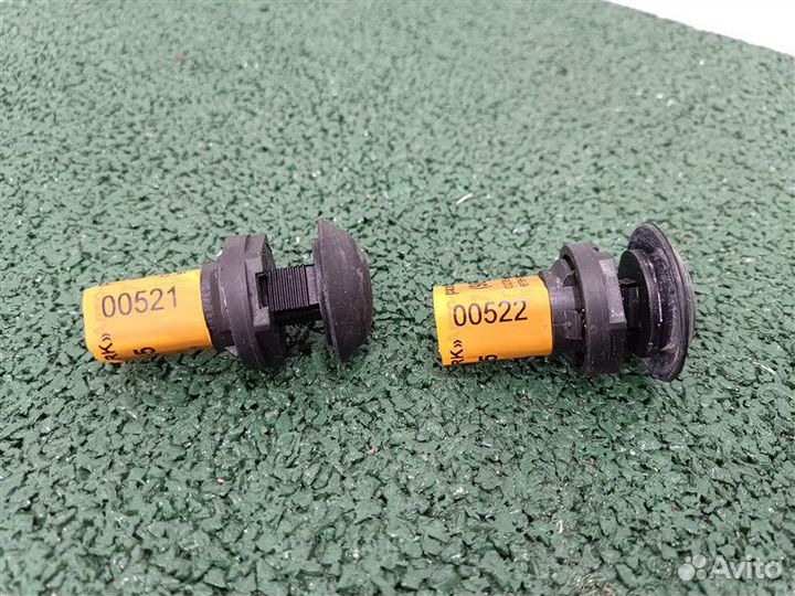 Отбойник крышки багажника Vw Passat B7 2011