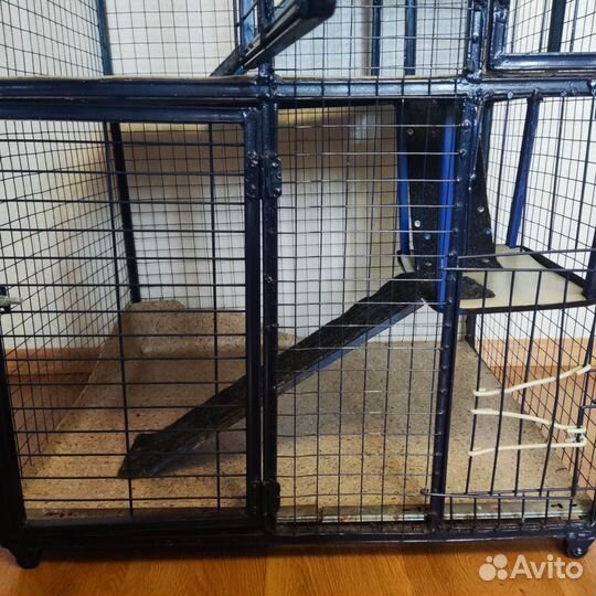 Огромная клетка для животных