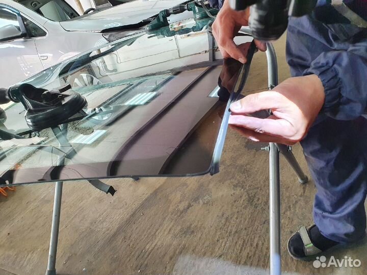 Лобовое стекло Toyota RAV 4