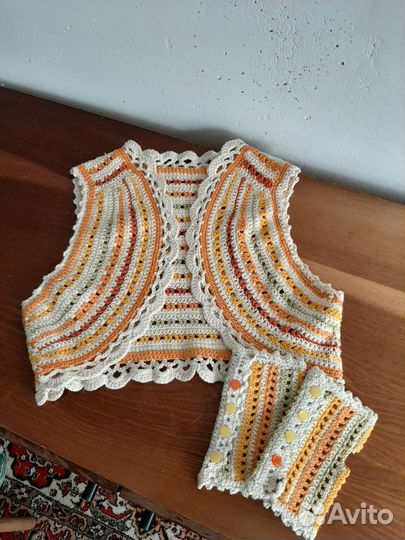 Жилет вязаный