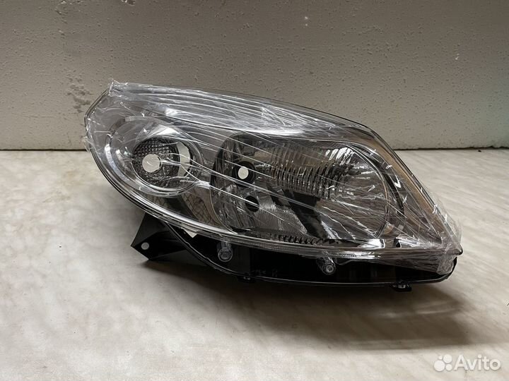 Фара renault sandero 08-14 правая/левая
